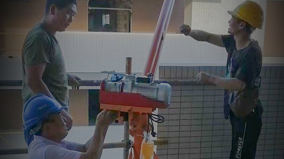 工程門窗幕墻滲水怎么處理？來(lái)看看樓上樓門窗的小技巧
